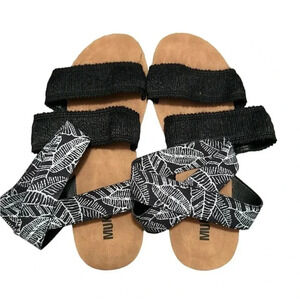 Mukluks Sandals NWOT size 7